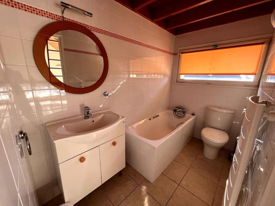 Holiday home En Bord De 8 Personnes, A Cote Du Chateau Des Tourelles, Piscine D'eau De Pornichet