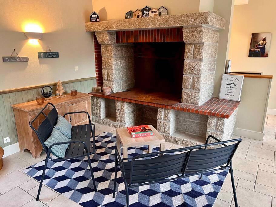 En Bord De 8 Personnes, A Cote Du Chateau Des Tourelles, Piscine D'eau De Holiday home Pornichet