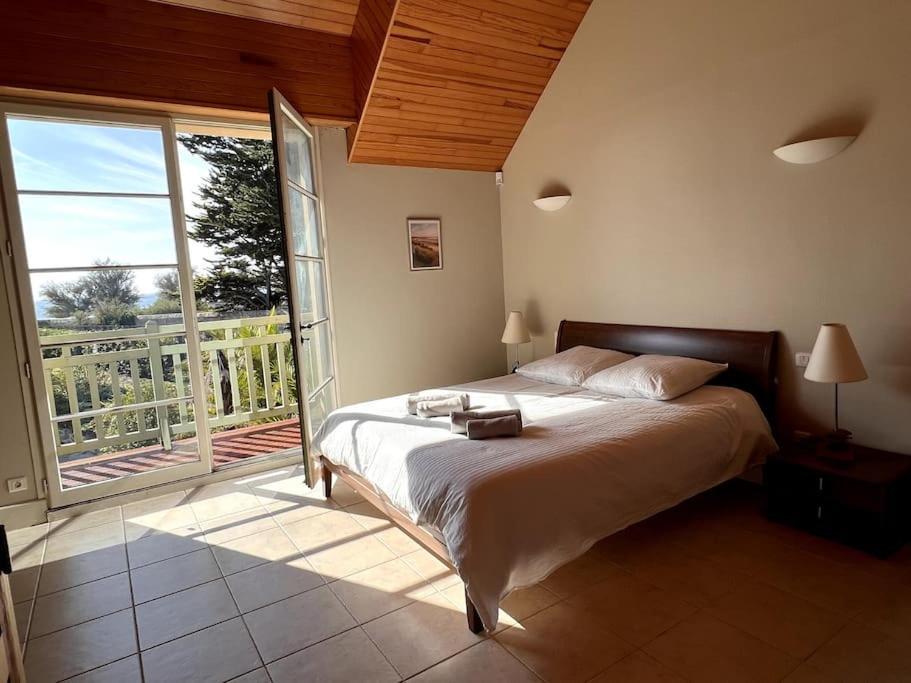 Holiday home En Bord De 8 Personnes, A Cote Du Chateau Des Tourelles, Piscine D'eau De