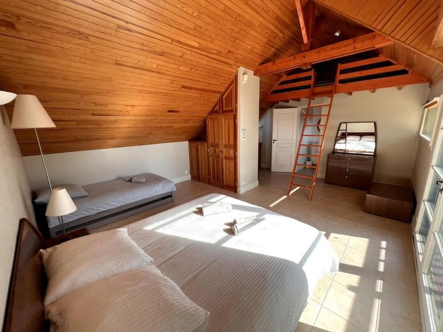 Holiday home En Bord De 8 Personnes, A Cote Du Chateau Des Tourelles, Piscine D'eau De Pornichet