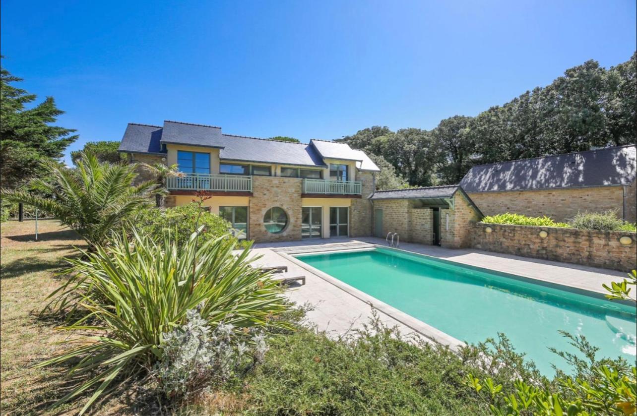 En Bord De 8 Personnes, A Cote Du Chateau Des Tourelles, Piscine D'eau De Holiday home Pornichet
